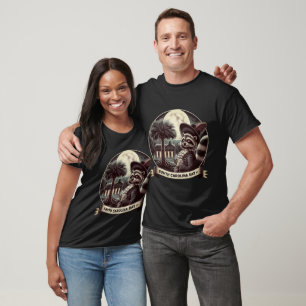 Camiseta Whimsical Colonial Raccoon Art - Carolina do Sul