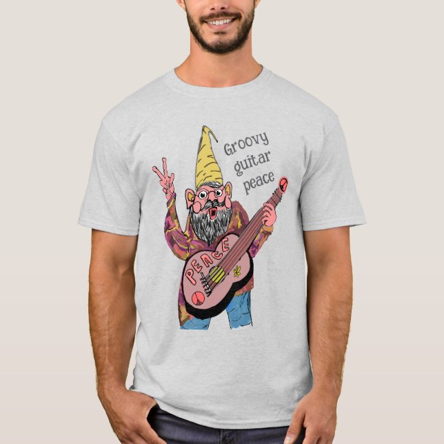 Camiseta Whimsical Gnome with Peace Guitar, Groovy 60s Vibe (Frente)