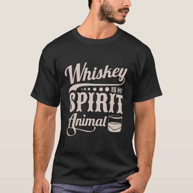 Camiseta Whiskey Dizendo Whiskey É Meu Animal Espírito (Frente)