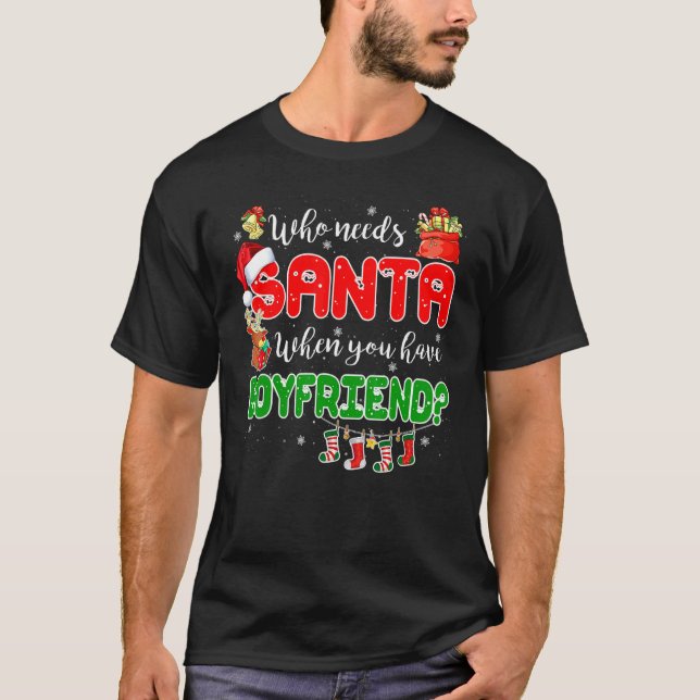 Camiseta Who Needs Santa When You Have Boyfriend Santa Fami (Frente)