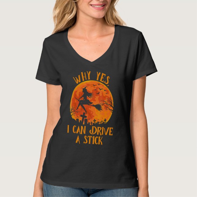 Camiseta Why Yes Actually I Can Drive a Stick  Halloween Wi (Frente)