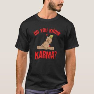 Camiseta Wicca Witchcraft Você Conhece Karma Voodoo Doll