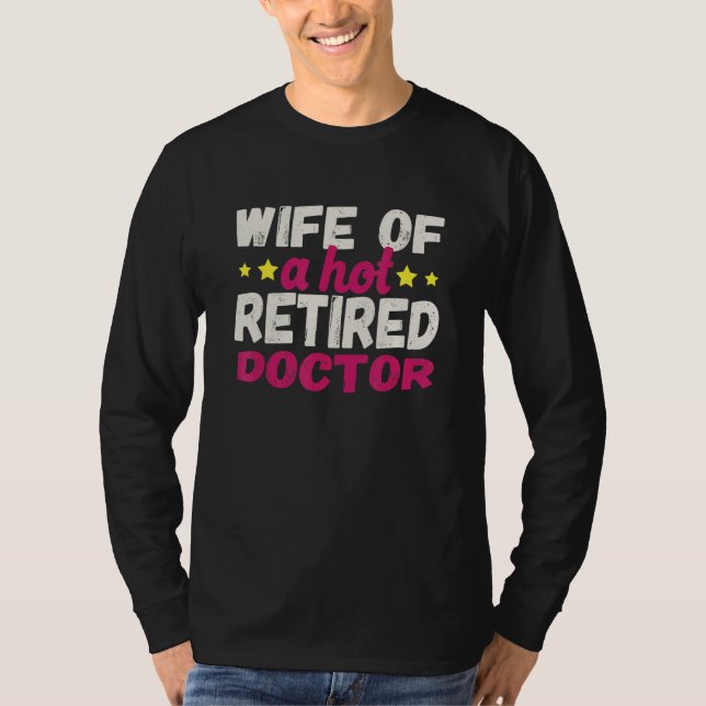 Camiseta Wife of a Hot Retired Doctor (Frente)