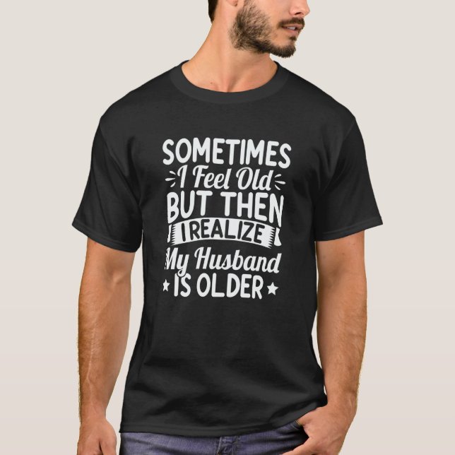 Camiseta Wife Sometimes I Feel Old I Realise my Husband is  (Frente)