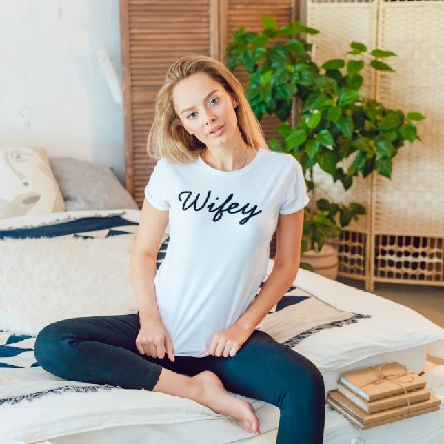 Camiseta Wifey Modern Black Script White , Presente para es (Criador carregado)