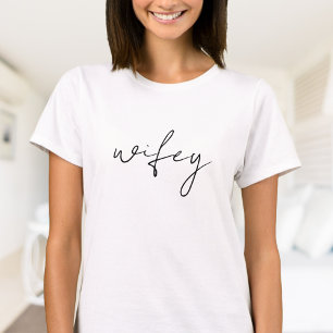 Camiseta Wifey Simples   Script Preto, Branco