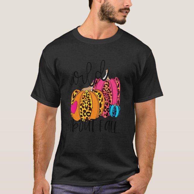 Camiseta Wild About Fall Leopard Pumpkin Fall Vibes Hello F (Frente)