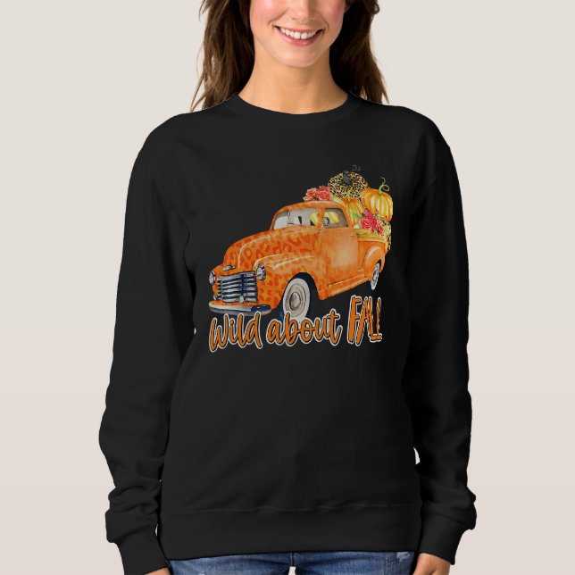 Camiseta Wild About Fall Leopard Truck Pumpkins Autumn Than (Frente)