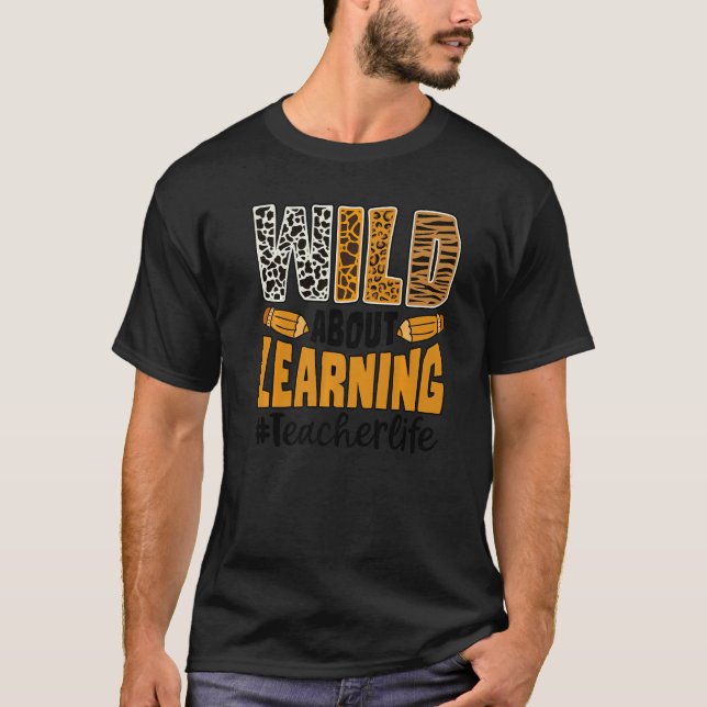 Camiseta Wild About Learning Teacher Life Back To School Le (Frente)