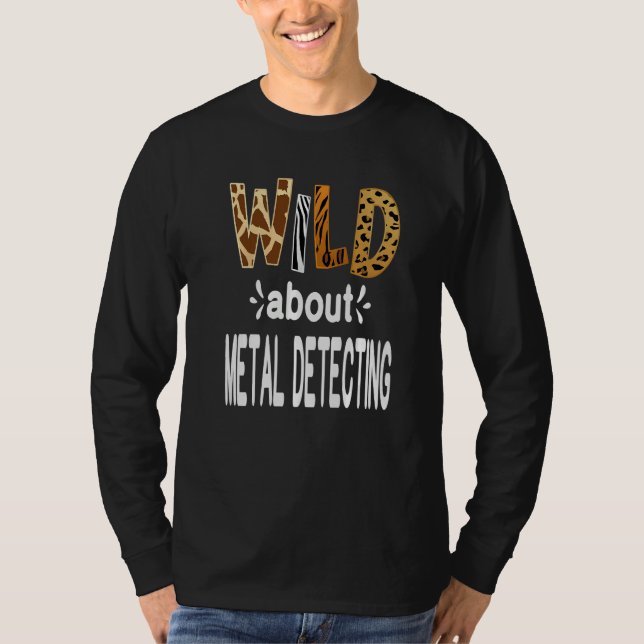 Camiseta Wild About Metal Detecting   (Frente)