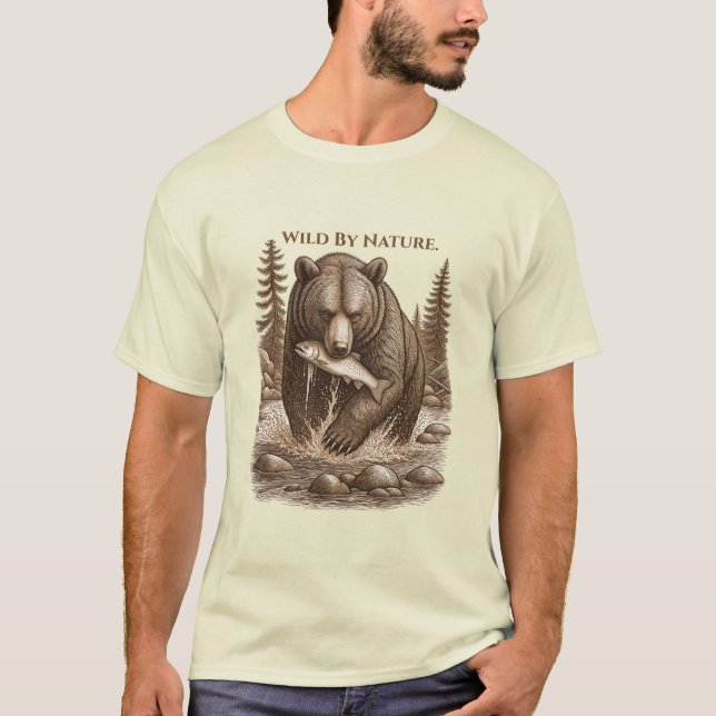 Camiseta Wild By Nature Bear Forest Graphic Tee (Frente)