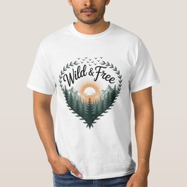 Camiseta ☀️ Wild & Free – Sunrise Over Forest (Frente)