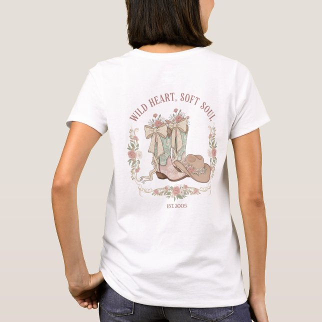 Camiseta Wild Heart Soft Soul Cowgirl Boots Pink Floral (Verso)