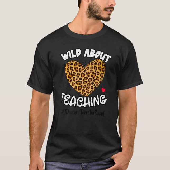Camiseta Wild Sobre Ensinar Diretor De Cuidados De Dia Esqu (Frente)