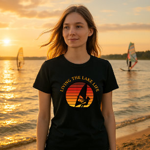 Camiseta Windsurfing Girl Retro Sunset Lake Life Modelo