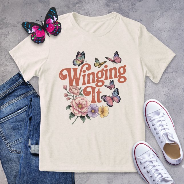 Camiseta Winging It Funny Butterfly and Floral Shirt (Criador carregado)