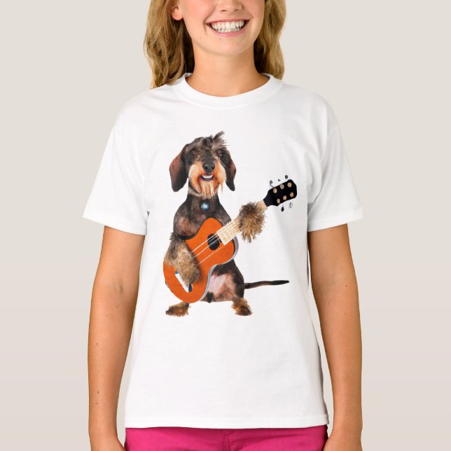 Camiseta Wirehair Dachshund Tocando Violão Acústico (Frente)