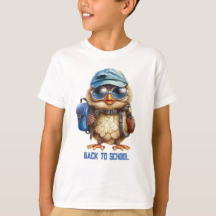 Camiseta Wise Owl com a mochila azul, chapéus e uma pálpebr