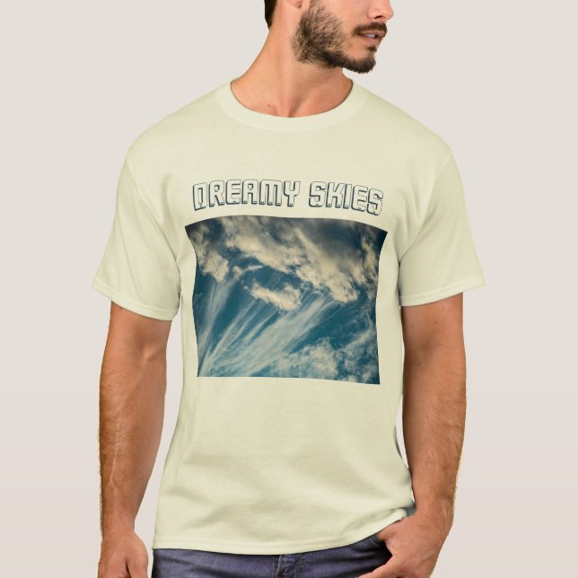 Camiseta Wispy Cirrus Clouds and Blue Sky - Skyscape Fine A (Frente)