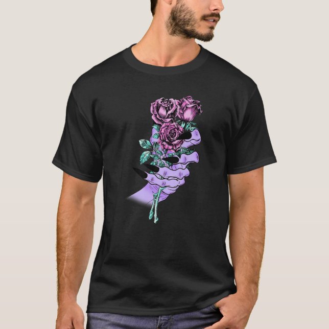 Camiseta Witch Hand Roses Pastel Goth Nu Goth Premium (Frente)