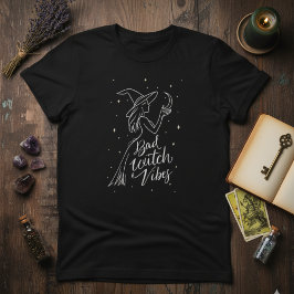 Camiseta Witchy Minimal — Vibes de Bruxa Má Linhas Modernas
