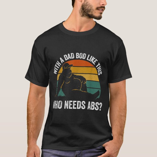 Camiseta With A Dad Bod Like This Who Needs Abs Funny Bigfo (Frente)