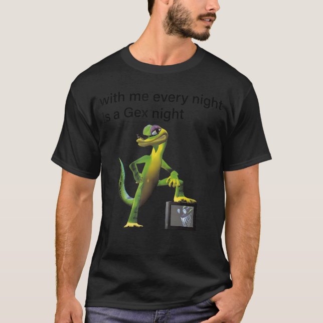 Camiseta With Me Every Night Is A Ge Night Funny Retro Vide (Frente)