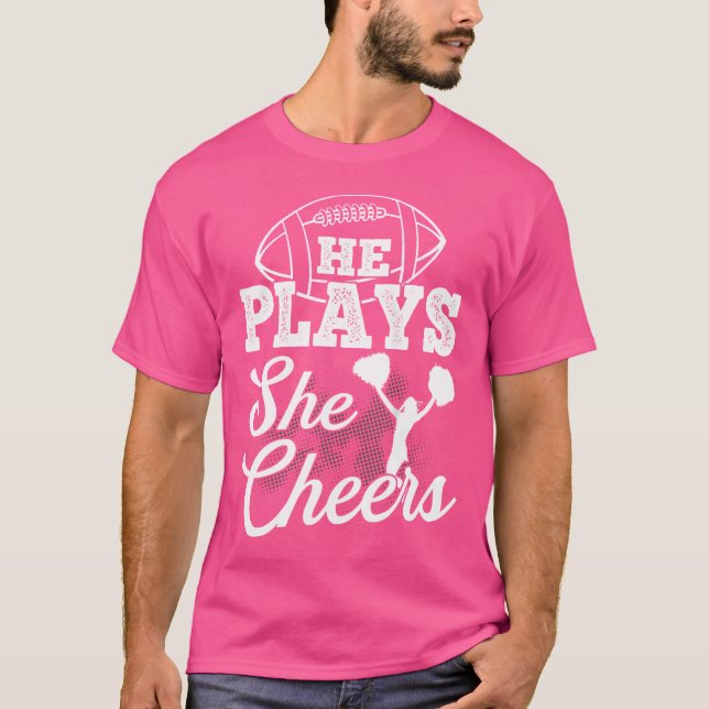 Camiseta Wo Cheer Mom Football Son Cheerleading Daugher Che (Frente)
