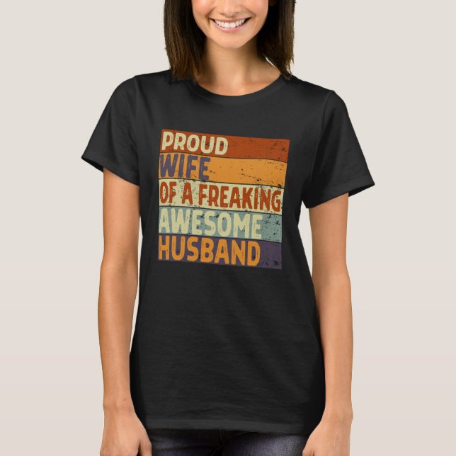 Camiseta Women Proud Wife of A Freaking Awesome Hubby  Marr (Frente)