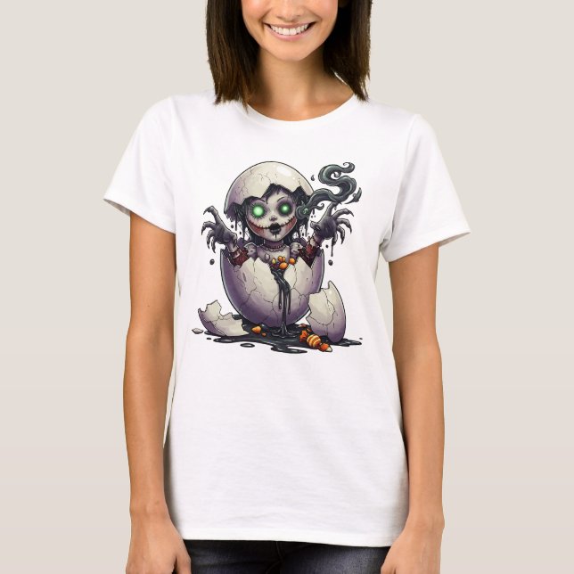 Camiseta Women’s Gothic Witch Hatchling Halloween Tee (Frente)