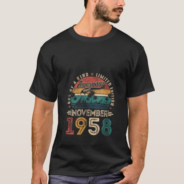 Camiseta Womens Awesome Since November 1958 67 Years Old 67 (Frente)