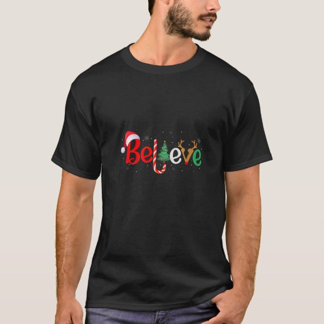 Camiseta Womens Believe Xmas Family Matching Funny Reindeer (Frente)
