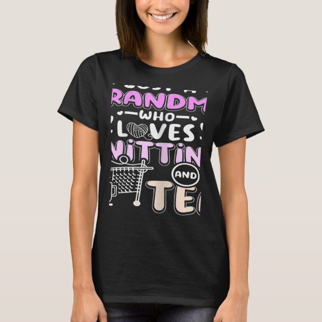 Camiseta Womens Grandma who loves knitting and tea (Frente)