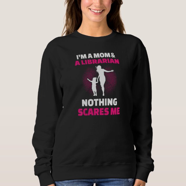 Camiseta Womens I'm A Mom & A Librarian Nothing Scares Me (Frente)
