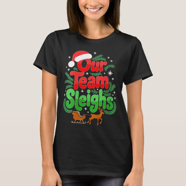 Camiseta Womens Our Team Sleighs Christmas Reindeers Santa' (Frente)