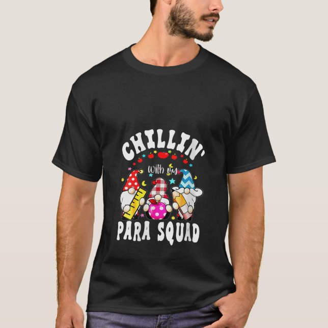 Camiseta Womens Paraprofessional Para Squad Chillin Gnomes  (Frente)