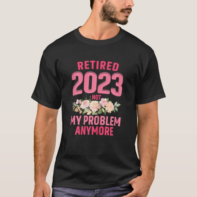 Camiseta Womens Retired 2023 Not My Problem Anymore Teacher (Frente)