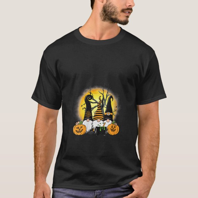 Camiseta Womens Three Gnomes Happy Halloween Fall Candy Cor (Frente)