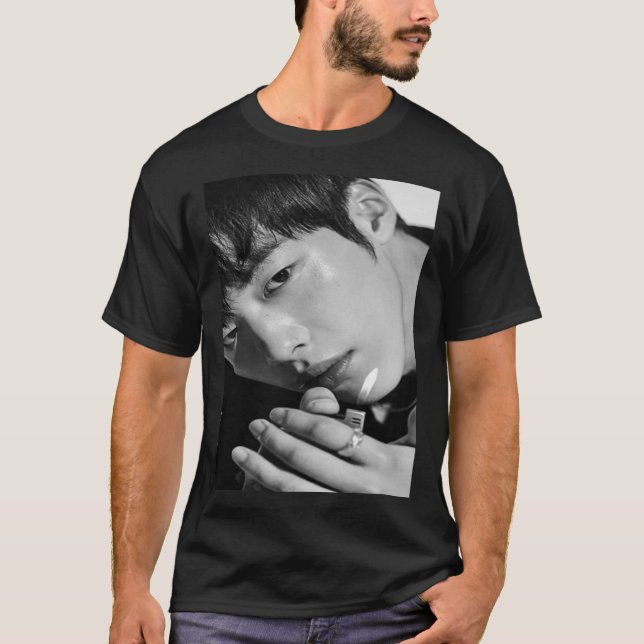 Camiseta Woo do hwan black e whi (Frente)