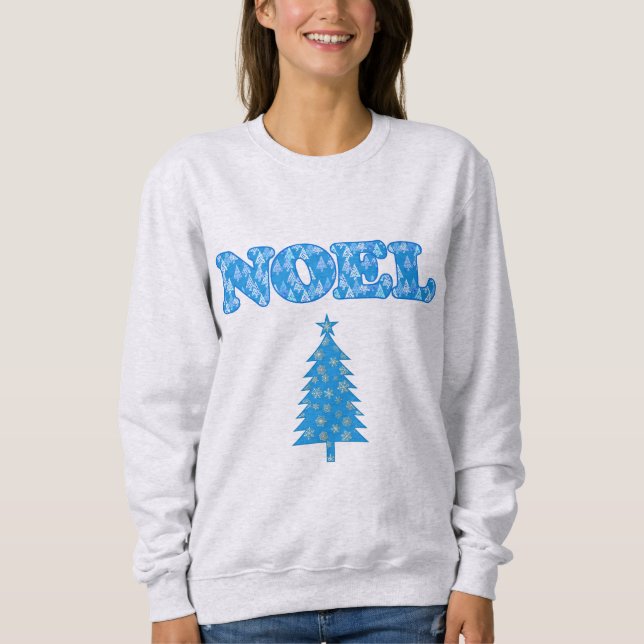 Camiseta Word Art - Noel Padrão com Árvores Azul Claro (Frente)