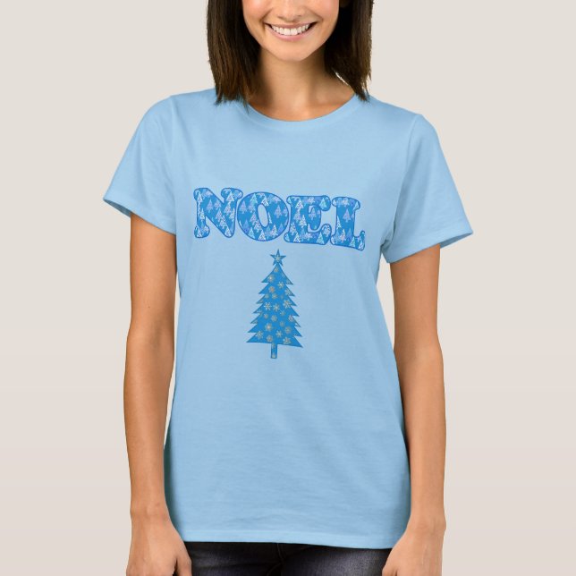 Camiseta Word Art - Noel Padrão com Árvores Azul Claro (Frente)