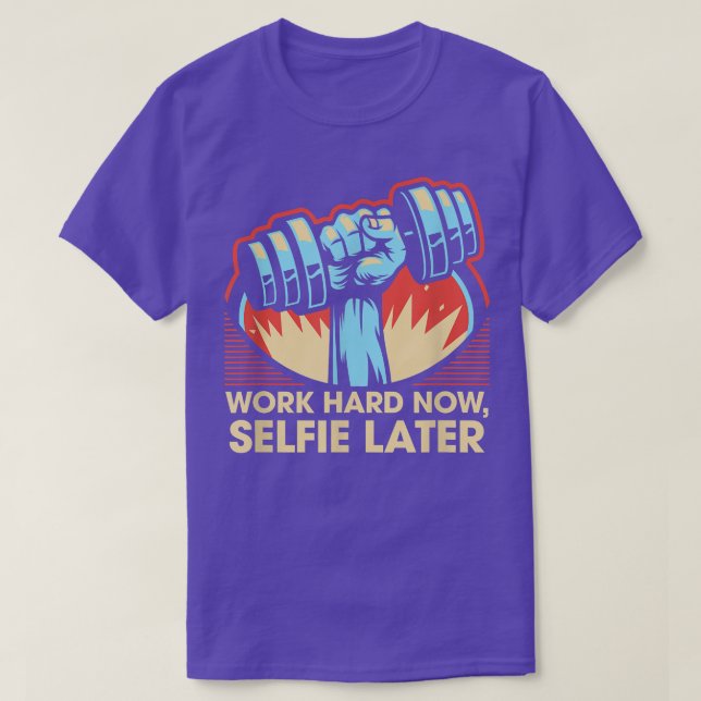 Camiseta Work Hard Now Selfie Later Funny Workout Humor Gym (Frente do Design)
