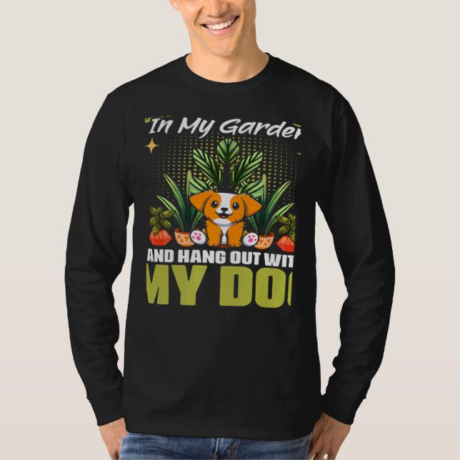 Camiseta Work In Garden With Dogs Gardening Flower Planting (Frente)