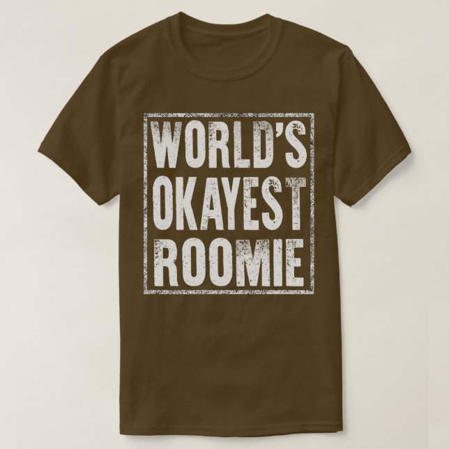 Camiseta Worlds Okayest Roomie (Frente do Design)