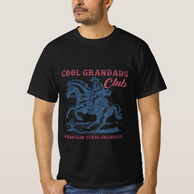 Camiseta Wranglin My Feral Grandchildren Cowboy Racccoon  (Frente)