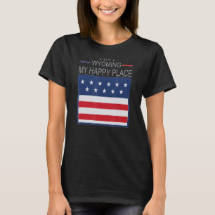 Camiseta WY Wyoming My Happy Place USA Flag Map