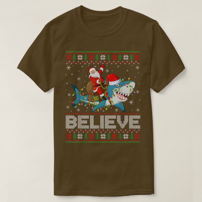 Camiseta Xmas Lights Shark Acredita que Papais noeis Feios  (Frente do Design)