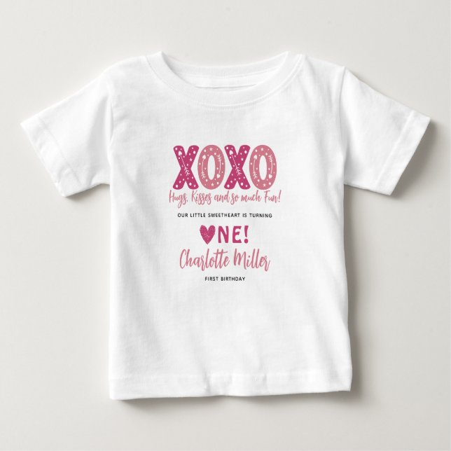 Camiseta XOXO Abraços e Beijos de Aniversário de 1 ano no D (Frente)