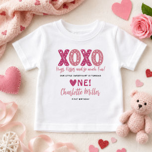 Camiseta XOXO Abraços e Beijos de Dia dos Namorados 1º Aniv