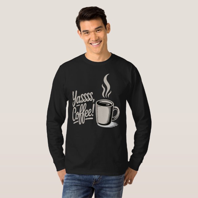 Camiseta Yassss Coffee Vibes  (Frente Completa)